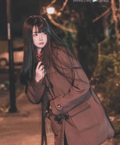 不扣钮的女孩在线