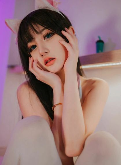 两乳房又高又大